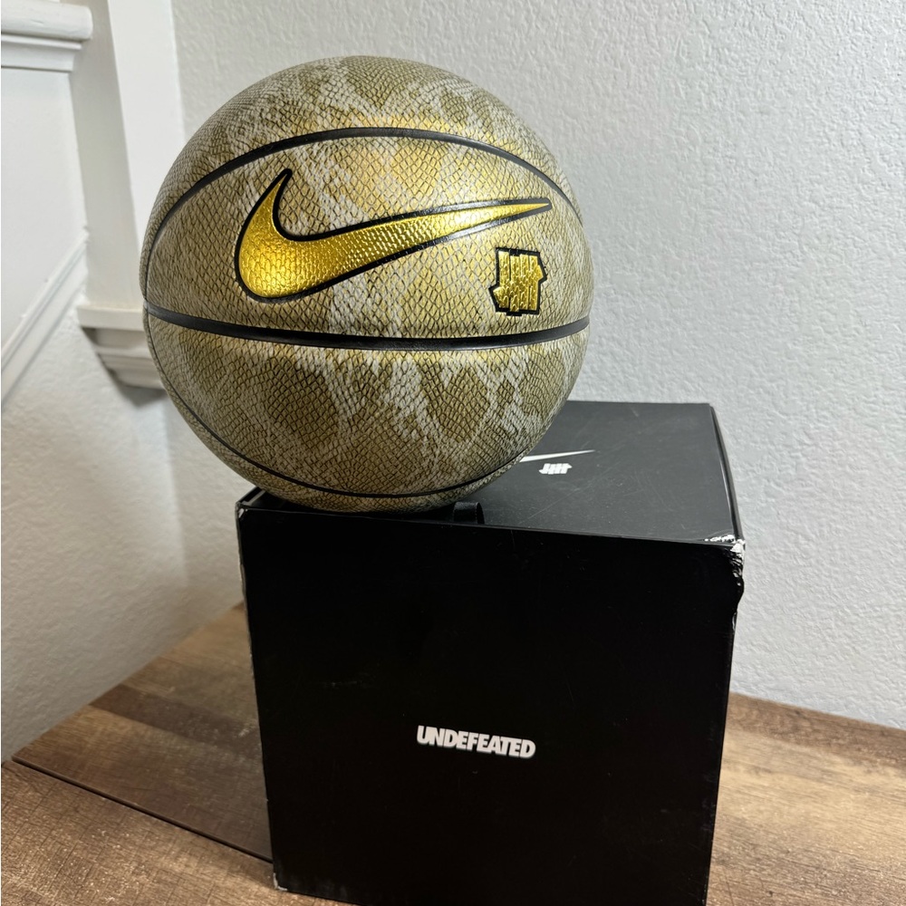 Undefeated x Nike Kobe Bryant “Hall Of Fame” Metallic Gold Snake Skin Basketball